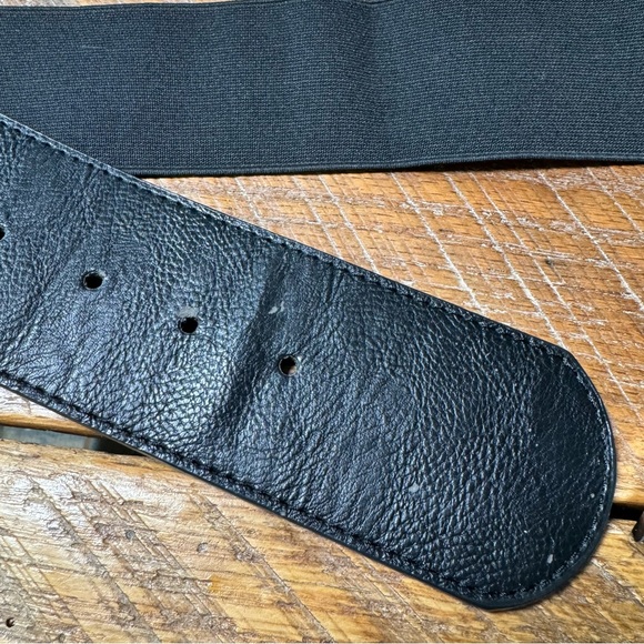 Kenneth Cole Reaction black wide stretchy elastic belt with silver buckle, S/M - Picture 10 of 10